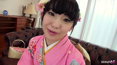 Cô nàng dễ thương mang bộ kimono đi 69 cực dâm